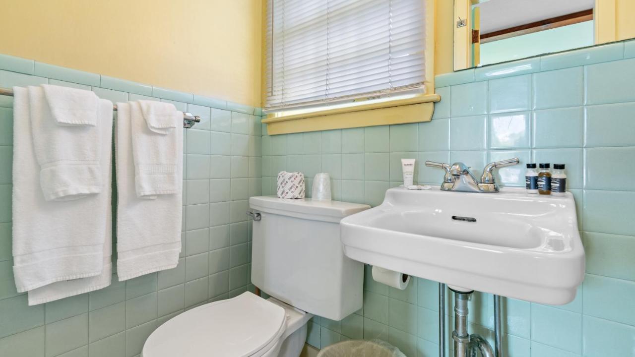 Mid-Town Motel Boothbay Harbor Bagian luar foto